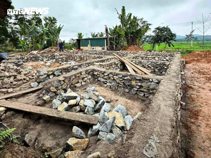 Vợ chồng chị Linh, anh Thạch bỏ phố về quê xây "biệt phủ".