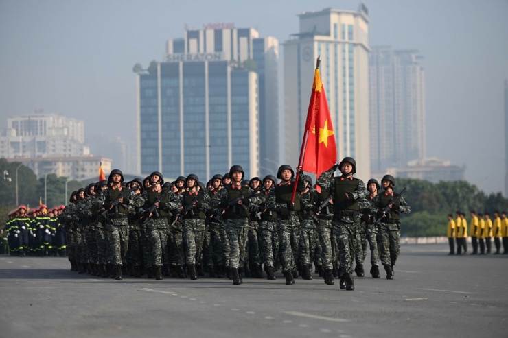 Trong đội hình xuất quân, lực lượng Cảnh vệ (Bộ Tư lệnh Cảnh vệ) nổi bật với vai trò tuyến đầu, trực tiếp đảm nhiệm nhiệm vụ bảo vệ các lãnh đạo cao nhất của Đảng, Nhà nước, các đoàn đại biểu và những mục tiêu trọng yếu liên quan đến Đại hội XIV.