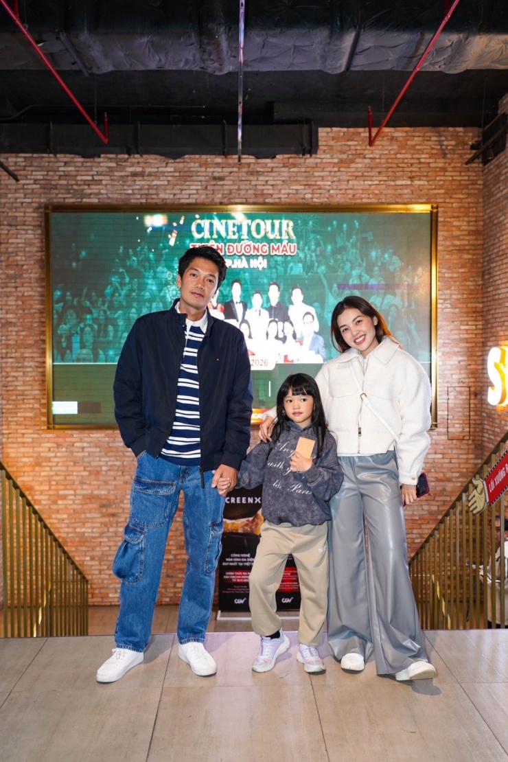 Ảnh sao 8/1: Con gái 17 tuổi của Trần Bảo Sơn được khen trổ mã - 7