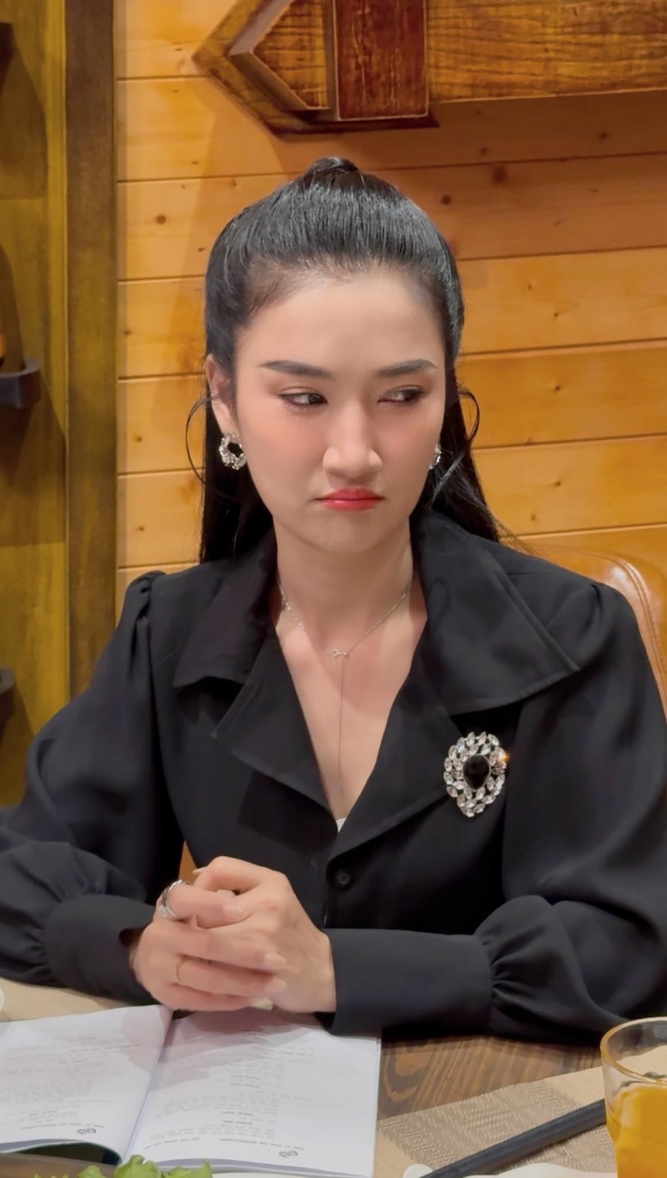 Ảnh sao 8/1: Con gái 17 tuổi của Trần Bảo Sơn được khen trổ mã - 10