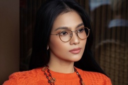 Trương Thị May diện váy của mẹ, khoe sắc vóc U40