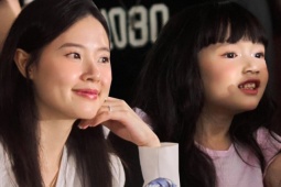 Midu 'tan chảy' trước phần thi người mẫu của con gái Nhã Phương