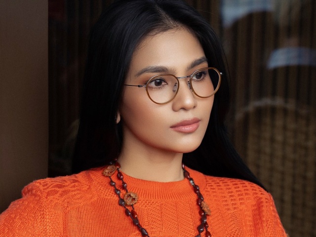 Trương Thị May diện váy của mẹ, khoe sắc vóc U40