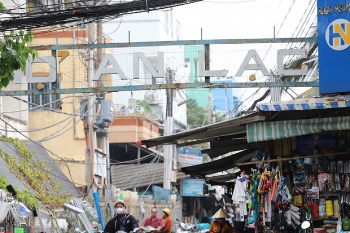 Khu chợ ở miền Tây hơn 30 năm bán một loại hàng, đàn ông ra vào tấp nập