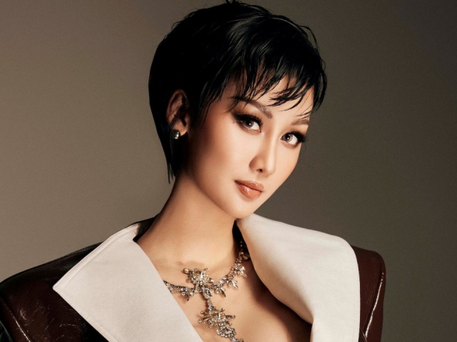 Hoa hậu Quế Anh biến hóa với tóc ngắn