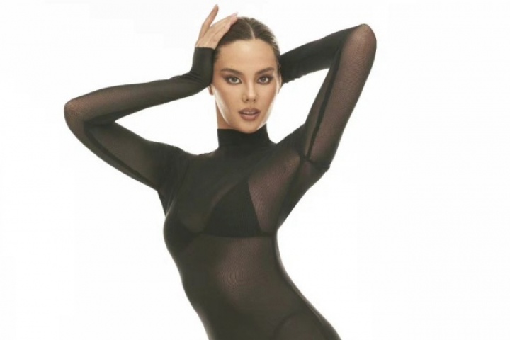 Sắc vóc 'mỹ nhân đẹp vượt thời gian' Catriona Gray