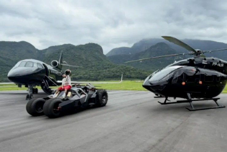 Neymar khoe bộ sưu tập ít ai có: Mua siêu xe "Người dơi" 47 tỷ chỉ để ngắm