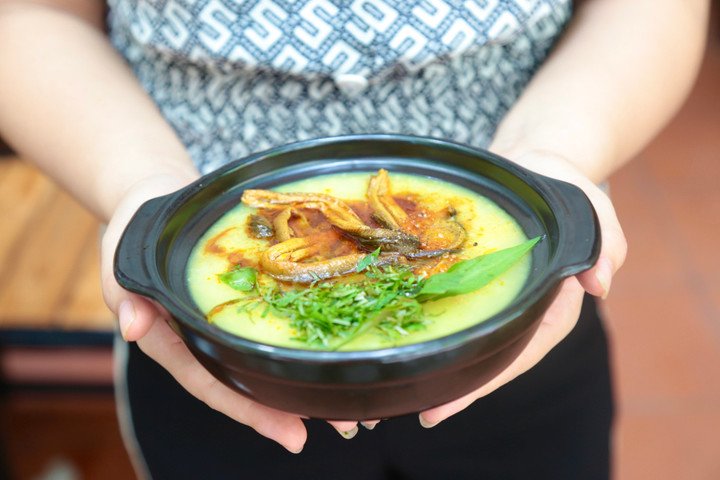 Cháo lươn Nghệ An được nấu từ gạo tẻ kết hợp với một lượng nhỏ gạo nếp và lươn đồng. (Ảnh: Lươn O Quế)