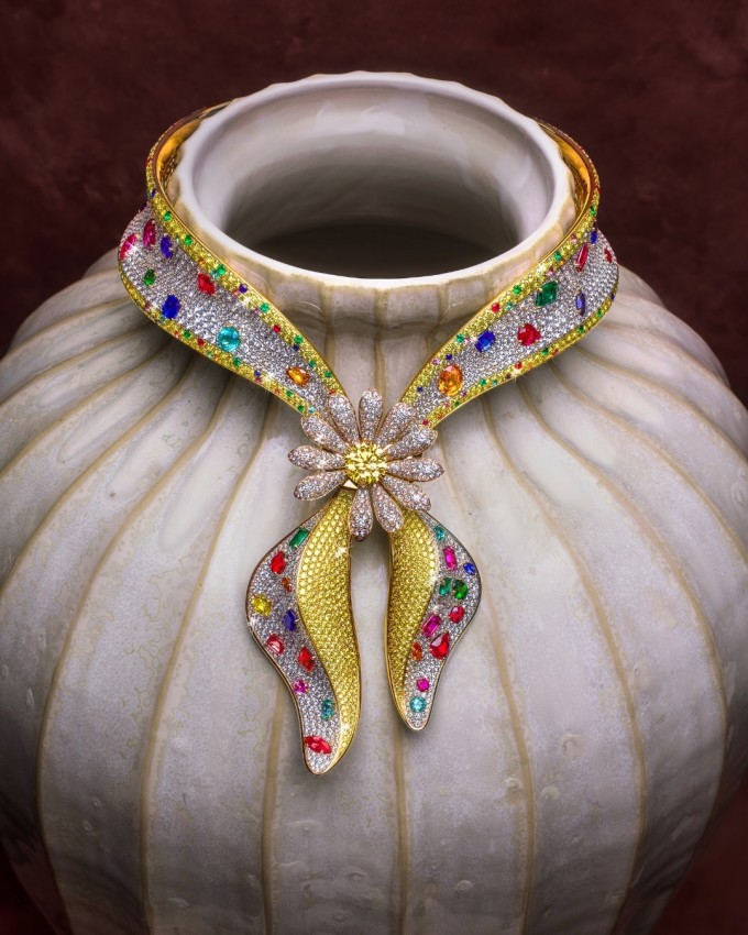 Thiết kế Bandana Royale tốn nhiều tuần thực hiện. Ảnh: Jacob & Co.