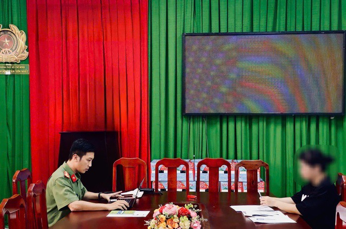 Công an TPHCM triệu tập 2 người chia sẻ thông tin "bắt MC Quyền Linh" - 1