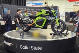 Xuất hiện xe máy điện đi được 600 km mỗi lần sạc