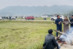 'Cò đất' ùn ùn đổ về, ô tô đậu kín đường làng sau thông tin đề xuất khu công nghiệp VSIP 4