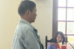 Dọn chuồng gà, vợ phát hiện ảnh "nóng" người tình của chồng