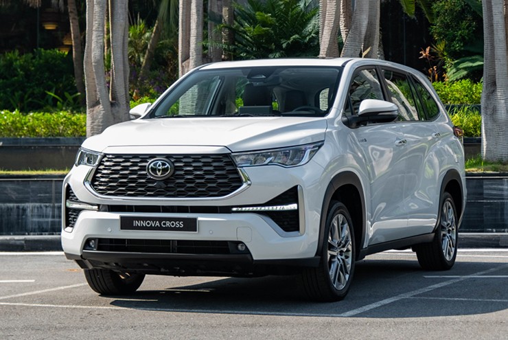 Mitsubishi, Hyundai, Toyota tung quân bài 7 chỗ những ngày cuối năm - 3