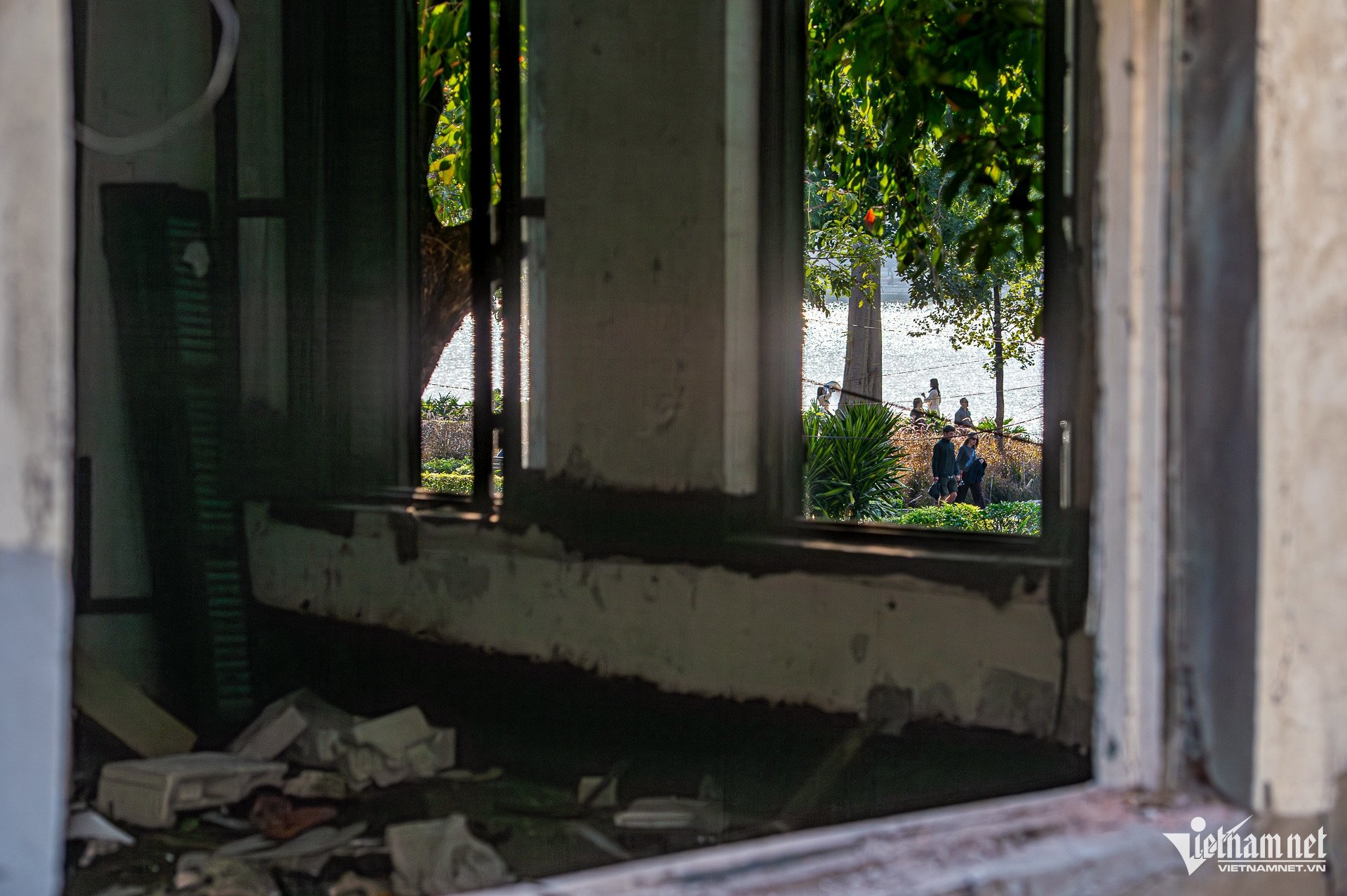 Cận cảnh phá dỡ dãy nhà khu 'đất vàng' bên hồ Hoàn Kiếm - 13