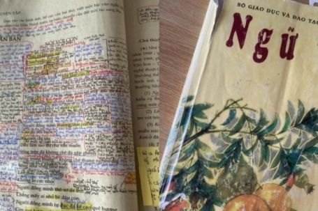 Trang sách cũ ngập tràn chữ làm dân mạng xúc động nhớ thời học sinh