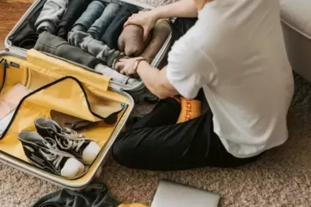 Bí quyết mang đủ quần áo mặc 2 tuần chỉ với hành lý xách tay