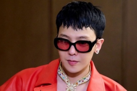 Khăn quàng bằng vàng, kim cương của G-Dragon