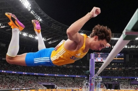 Vua nhảy sào Duplantis: 'Chỉ phá kỷ lục từng centimet để kiếm tiền thưởng'