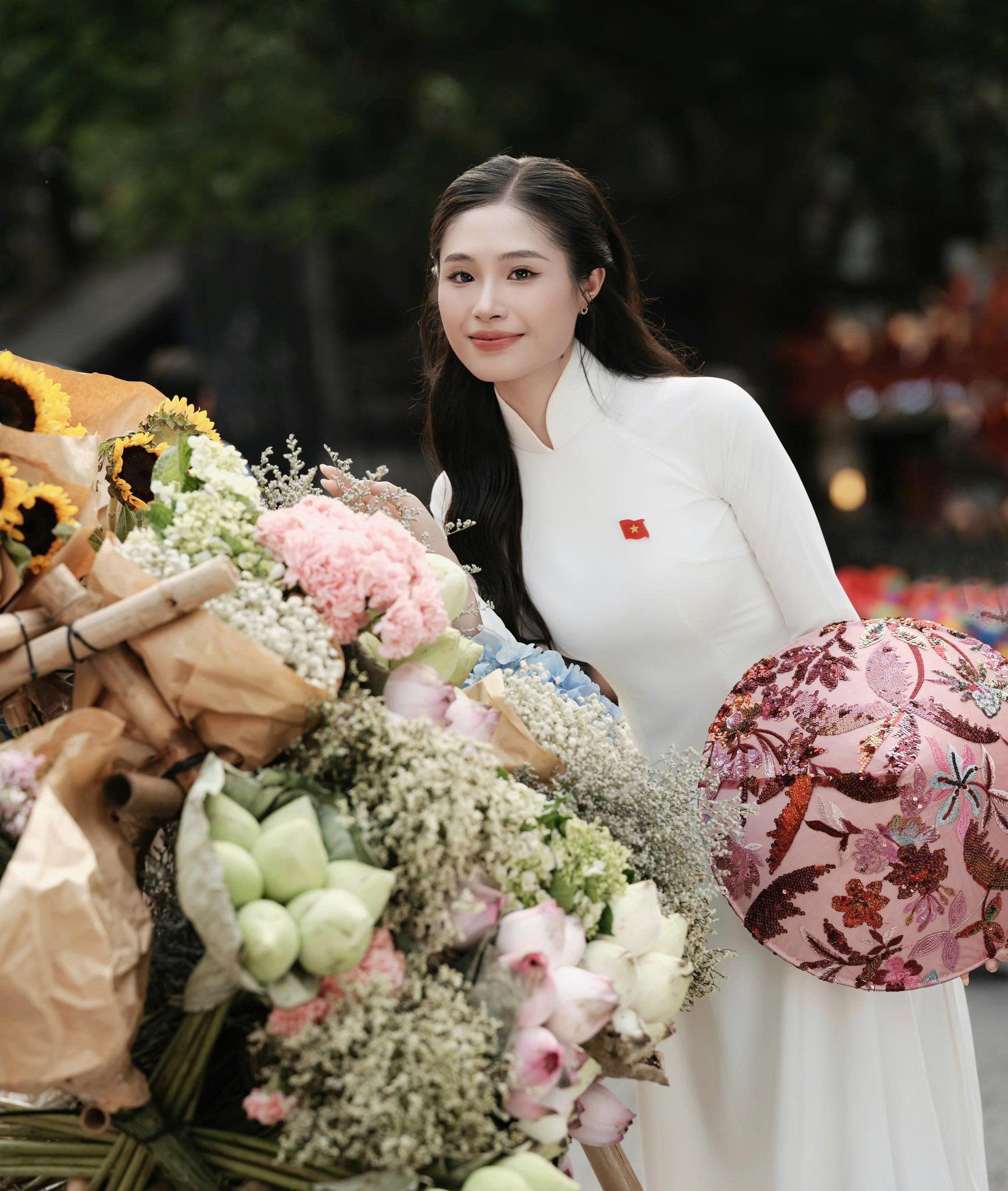 Chia sẻ về lấn sân nhan sắc Miss World Việt Nam 2025, Như Quỳnh cho biết: "Hành trình này không chỉ là chương tiếp theo trong câu chuyện của riêng mình, mà còn là lời nhắn gửi: mọi hành trình vĩ đại đều bắt đầu từ những bước chân nhỏ bé, và đích đến sẽ luôn rộng mở với những ai mang trong mình lòng dũng cảm, dám bước đi cùng niềm tin vào những điều tốt đẹp phía trước".