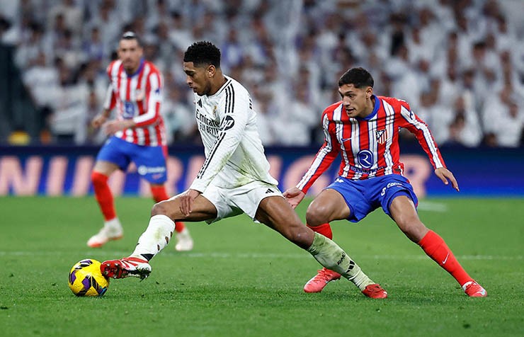 Real Madrid (áo trắng) và Atletico sẽ so tài tại Saudi Arabia