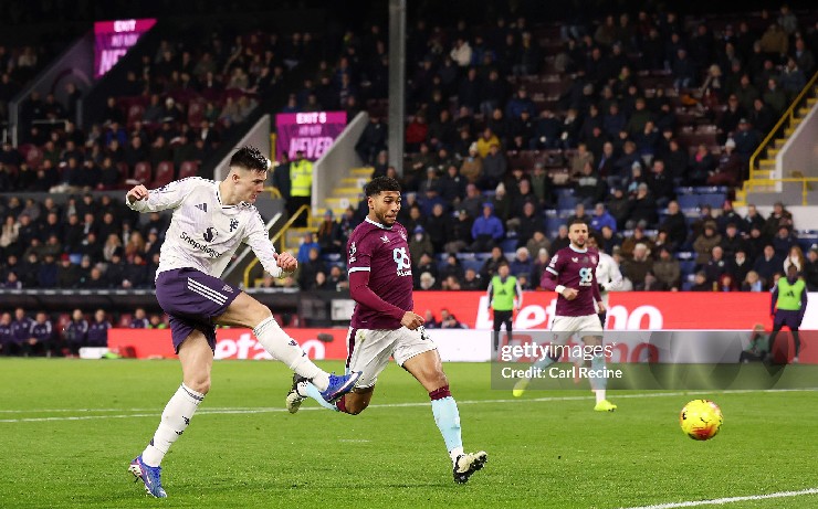 MU vừa có trận hòa 2-2 trước Burnley ở vòng 21