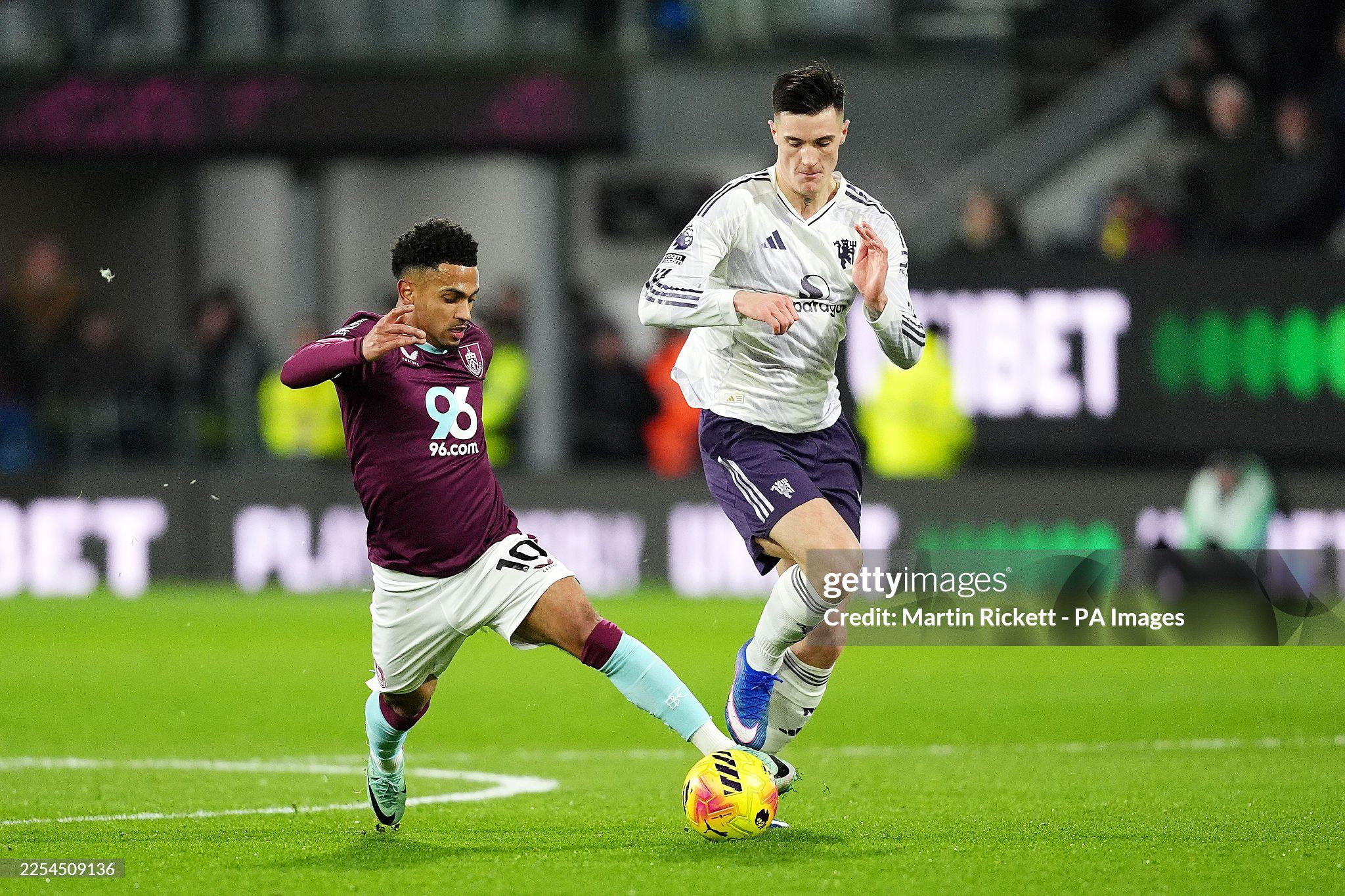 MU rất nỗ lực trong hiệp một