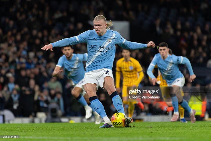 Haaland đá penalty mở tỷ số cho Man City