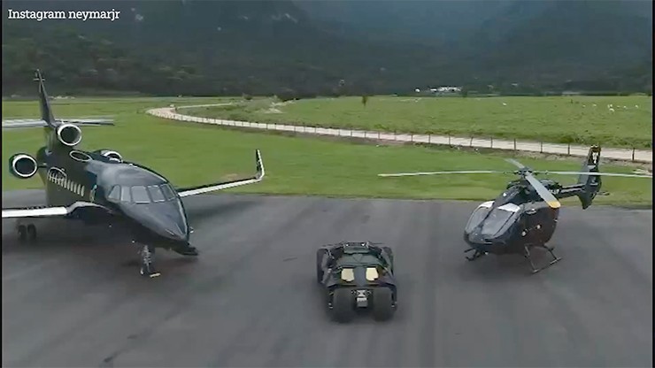 Bộ sưu tập "Người Dơi" của Neymar trị giá 50 triệu bảng