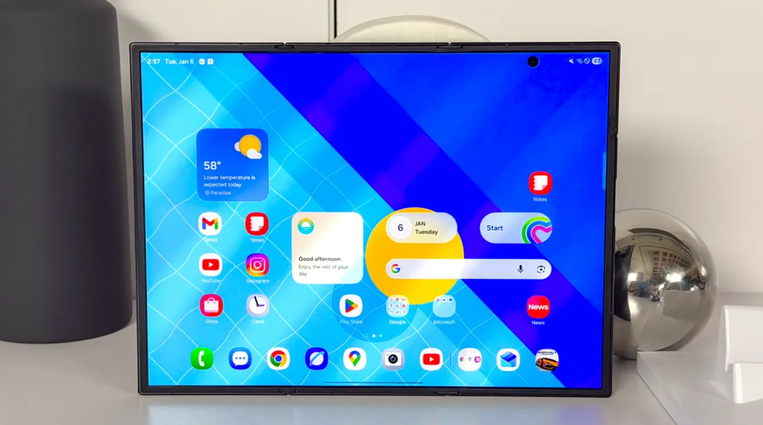 Ảnh thực tế Galaxy Z TriFold.