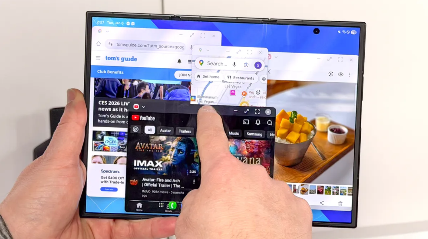 Người dùng có thể sử dụng nhiều ứng dụng cùng lúc trên Galaxy Z TriFold.