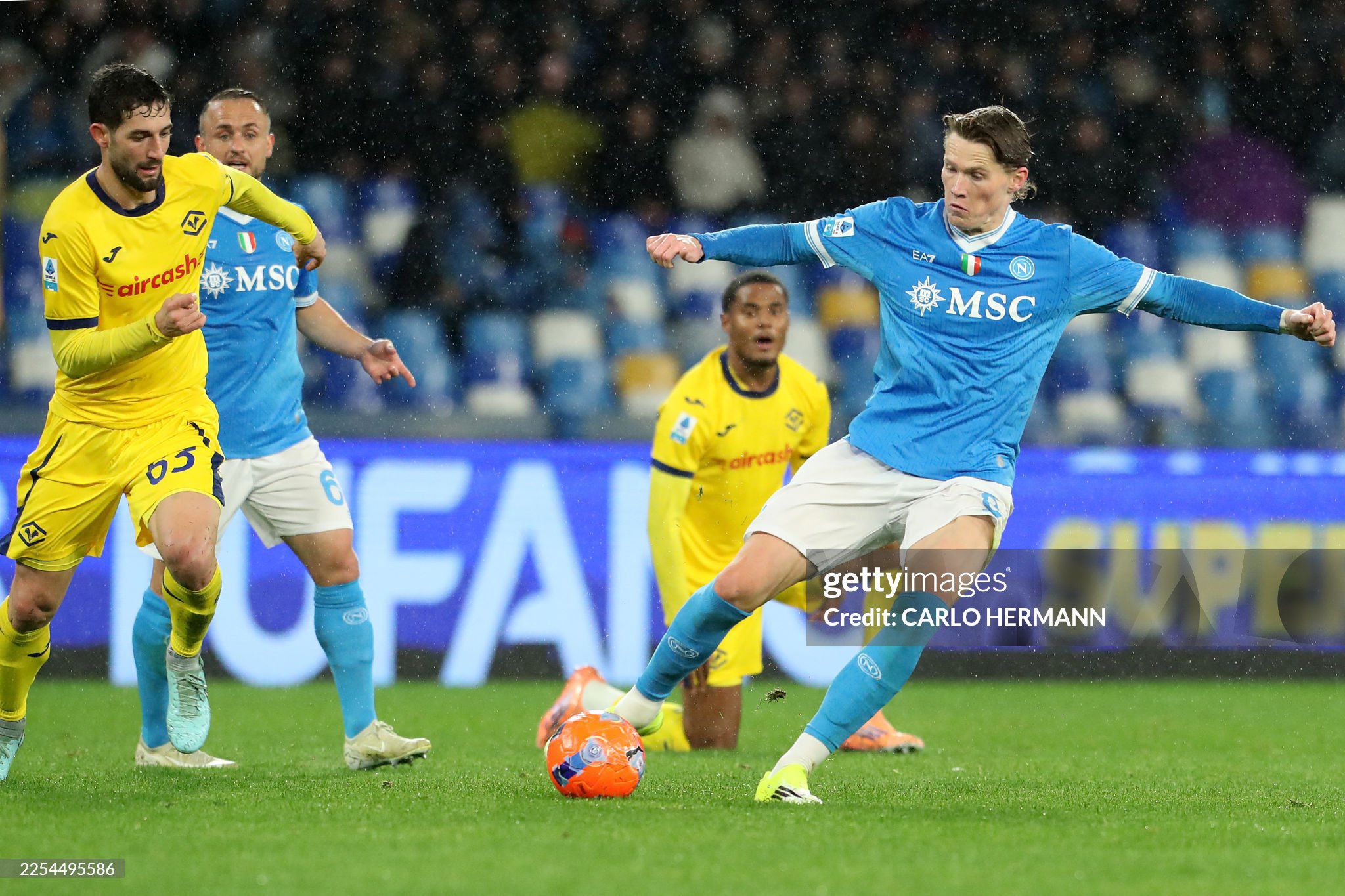 McTominay lại sắm vai "đầu tàu" cho Napoli