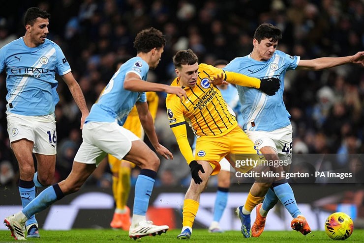 Khusanov thi đấu nỗ lực