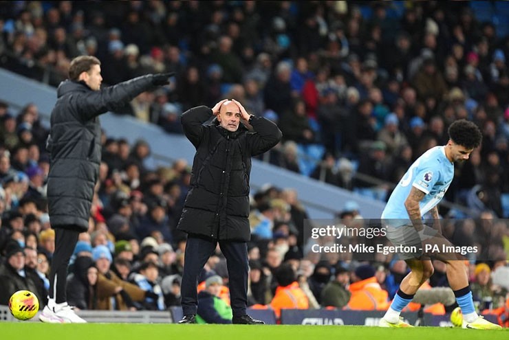 Pep Guardiola buồn bã