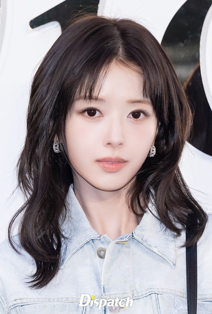 Roh Jeong Eui được khen ngợi có vẻ đẹp búp bê sống.