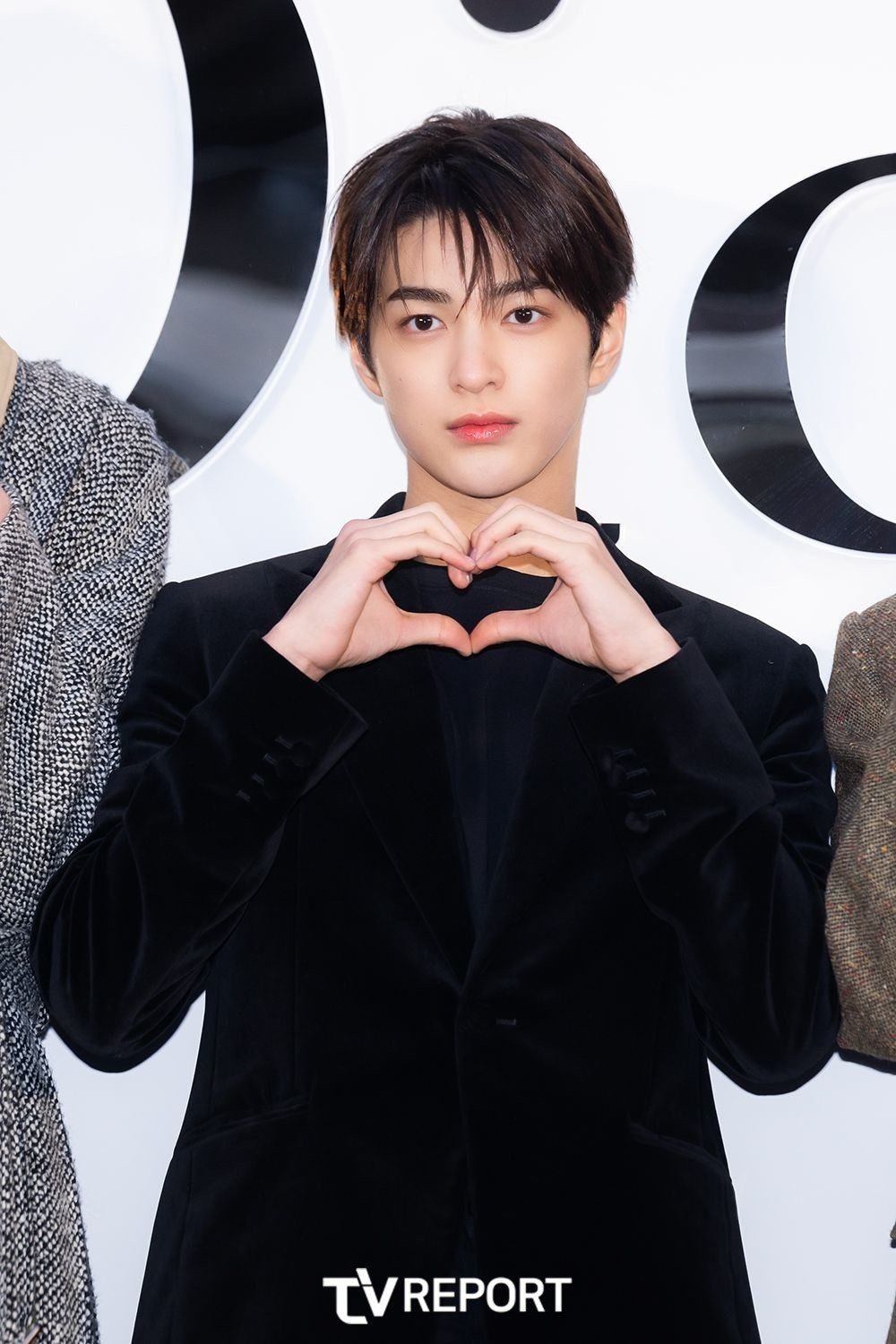 Vẻ ngoài hút mắt của Keonho, em út nhóm Cortis. Nam thần tượng mới sinh năm 2009, ngoại hình được ví như "như xé truyện bước ra".