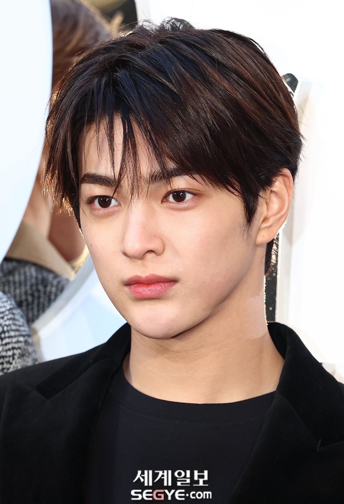 Vẻ ngoài hút mắt của Keonho, em út nhóm Cortis. Nam thần tượng mới sinh năm 2009, ngoại hình được ví như "như xé truyện bước ra".