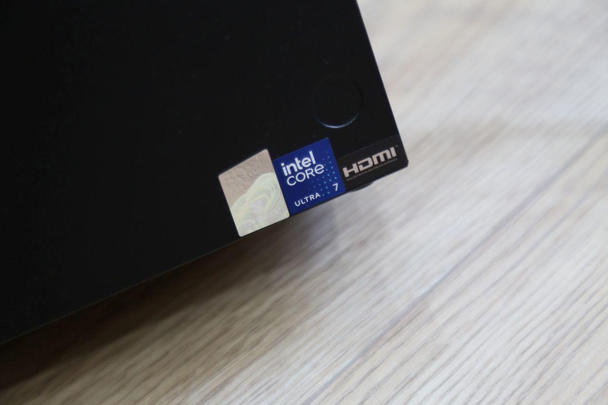 Thành phần không thể thiếu trên AI PC, vi xử lý Intel Core UItra 7.