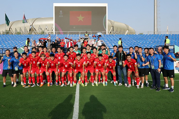 Thầy trò HLV Kim Sang Sik ăn mừng trận thắng U23 Jordan 2-0.