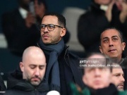 "Tướng" mới Rosenior chứng kiến Chelsea bại trận, phản ứng ra sao trên khán đài?