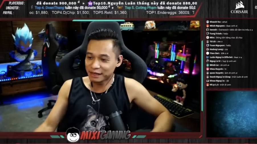 Độ Mixi trong một phiên livestream.