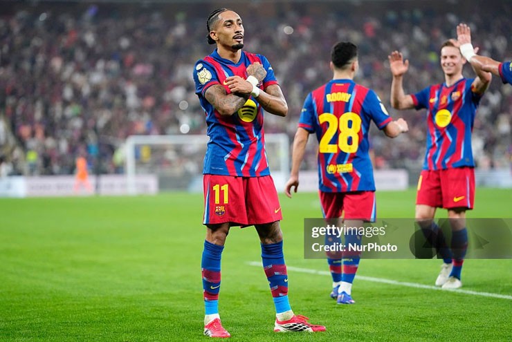 Barcelona tỏ ra quá mạnh