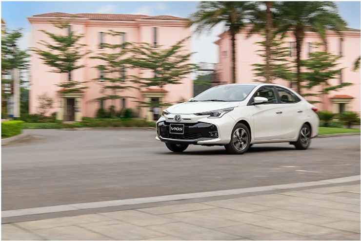 Toyota Vios giảm khuyến mãi so với tháng trước - 1