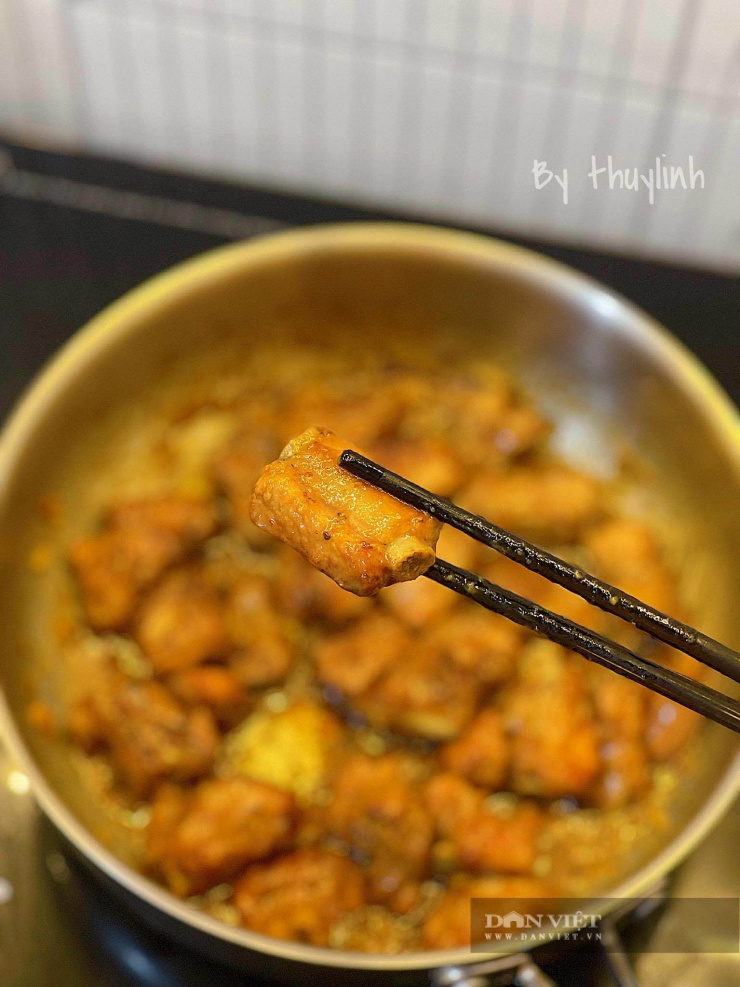 Cách làm sườn rim nước dừa: Miếng sườn còn nguyên vẹn mà rất là mềm