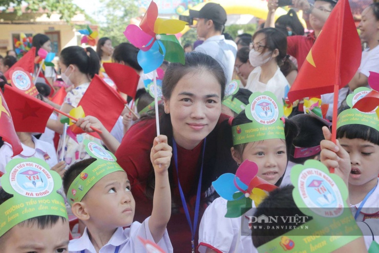 Giáo viên nhiều nơi mong ngóng thưởng Tết 2026. Ảnh minh họa: Tào Nga