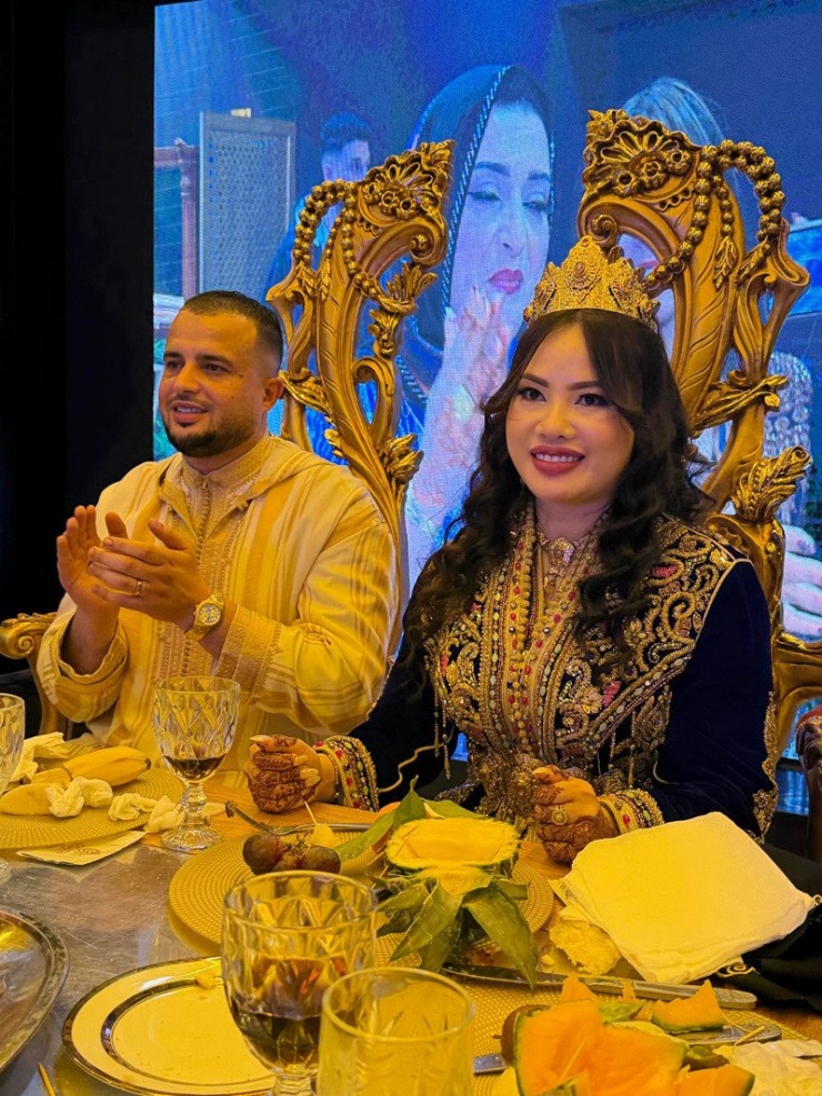 Cô dâu trở thành tâm điểm của lễ cưới 