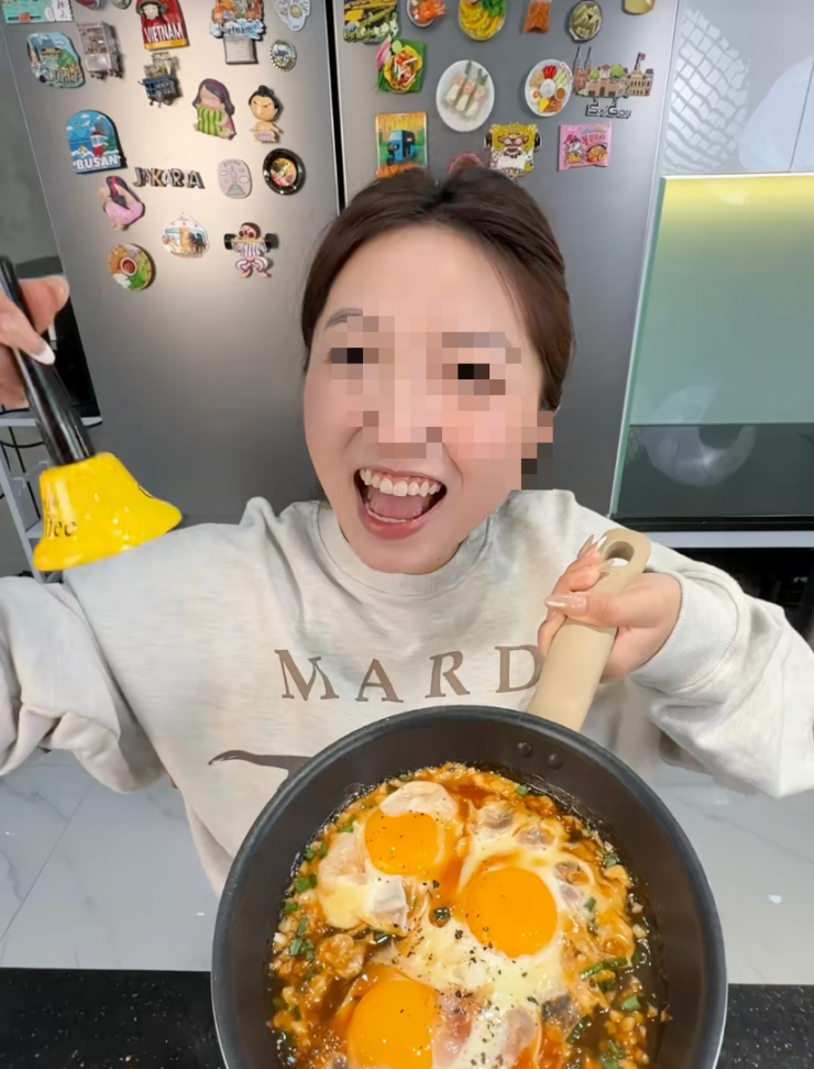 Pit Ham Ăn - kênh chuyên làm nội dung ẩm thực, cho biết các video trước đây chỉ phản ánh trải nghiệm cá nhân tại thời điểm ghi hình, không mang tính bảo chứng lâu dài cho chất lượng sản phẩm.