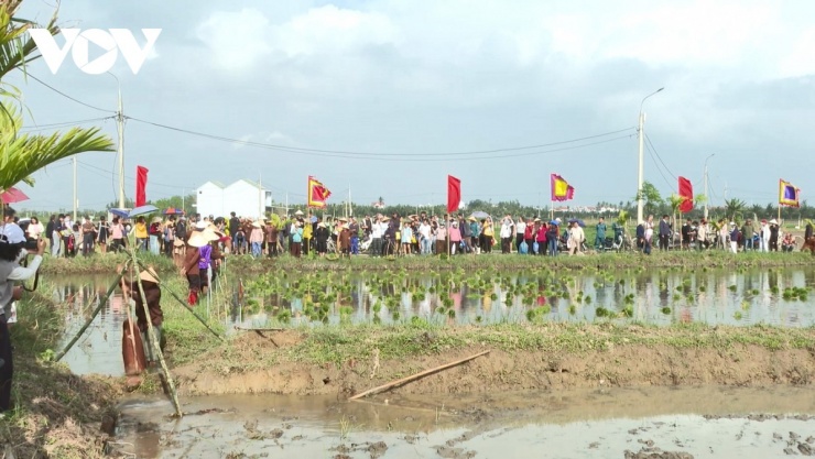 Lễ hội thu hút rất đông khách quốc tế đến tham quan, trải nghiệm