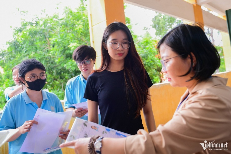 Học sinh thi tốt nghiệp THPT năm 2025, chuẩn bị cho hành trình nghề nghiệp tương lai. Ảnh: Nguyễn Huế