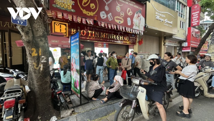 Giá vàng neo cao nhưng không còn hấp dẫn: Nhà đầu tư đang chùn tay? - 3